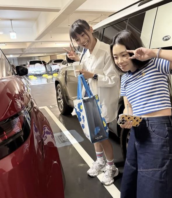 蔡阿嘎透露把車撞壞的兇手。(圖/翻攝自臉書)
