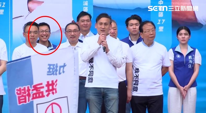葉元之激動講述被阿桑吐口水,藍議員王威元忍不住笑翻了。(圖/翻攝畫面)