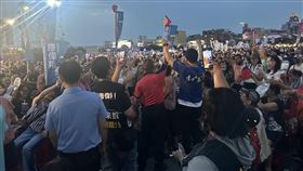 大罷免投票前黃金周末，今（19）晚台中市長盧秀燕領軍舉辦「台中再贏一次」造勢大會，力挺遭罷免的國民黨立委廖偉翔、羅廷瑋、黃健豪等人。（圖／記者林意筑攝影）