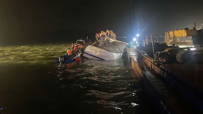 越南下龍灣船難死者攀至34人。（圖／翻攝自Chuyện Mẹ Chồng N&agrave;ng D&acirc;u臉書）
