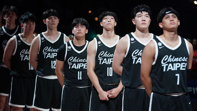 台灣世大運男籃代表隊小組賽首戰敗給地主德國。(圖/大專體總提供)