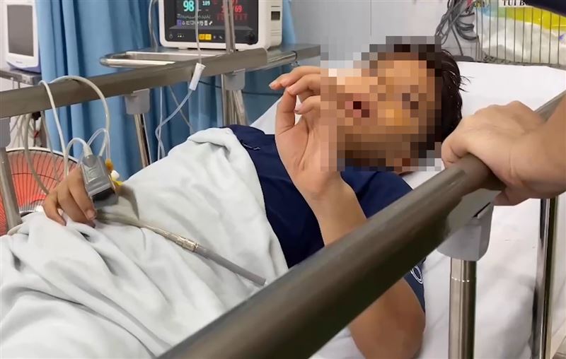 男童困船艙4小時幸運生還。（圖／翻攝自廣寧省警方、Chuyện Mẹ Chồng N&agrave;ng D&acirc;u臉書）