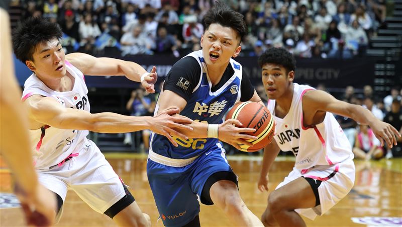 瓊斯盃男籃李家慷助台灣白險勝日本。（圖／中央社提供）