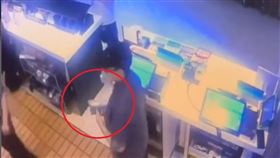 麥當勞驚見神秘袋　導遊：救了我整個人生(圖/翻攝畫面)