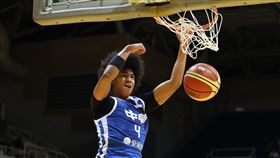 瓊斯盃攻16分　賀博率台灣藍勝卡達確定奪亞軍2025雙北威廉瓊斯盃國際籃球邀請賽台灣藍隊19日晚間迎戰卡達，靠著台美混血賀博（Robert Hinton）（圖）不斷轟炸籃框，攻下全隊最高的16分，終場就以82比63取勝，提前確定將以亞軍作收。（籃協提供）中央社記者陳容琛傳真　114年7月19日