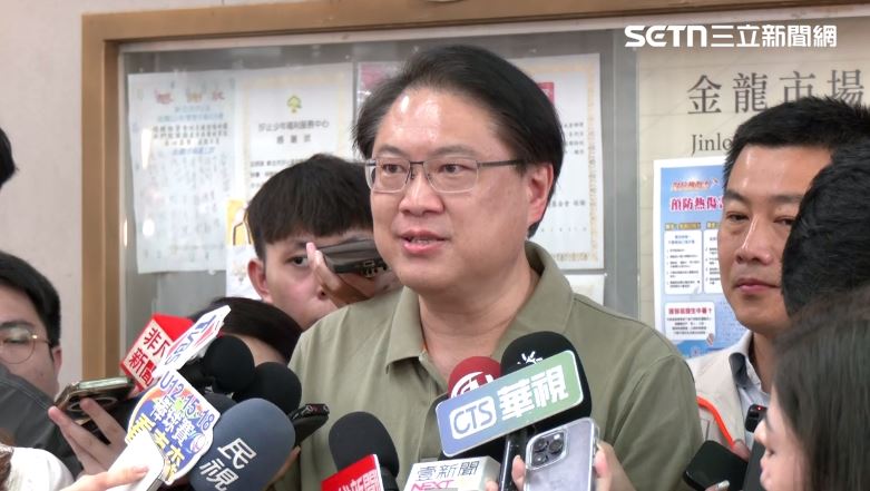 對於盧秀燕嗆民眾去救災,林右昌赴汐止金龍市場掃街前受訪表示對她過去媽媽形象有蠻大的傷害。(圖/翻攝畫面)