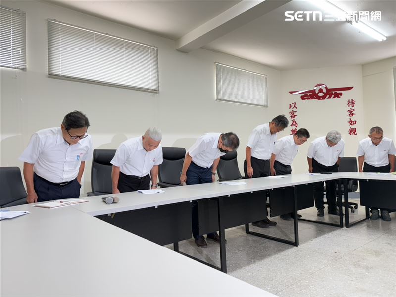 欣欣客運初步了解,事發時李姓駕駛未執行「指叉確認」程序,為此次事故的重大疏失。(圖/記者李育道攝影)