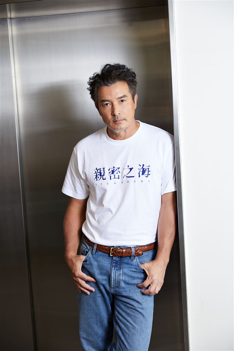 李銘順在《親密之海》中詮釋濫情企業家。(圖/CATCHPLAY+提供)