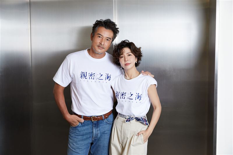 李銘順(左)與于子育在《親密之海》中上演情感糾葛。(圖/CATCHPLAY+提供)