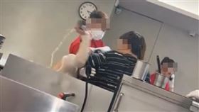 台北,迴轉壽司,講電話,肢體衝突,社維法。（圖／翻攝畫面）