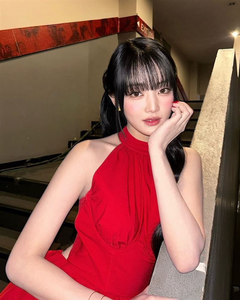 Minnie今（20）日上午在保鑣陪同下現身松山機場。（圖／翻攝自Minnie IG）