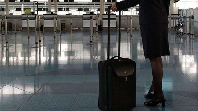 帥空少帶妻蜜月小三登機　廁所成抓姦現場