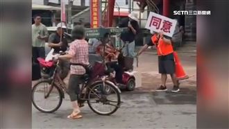 蘇治芬「宣傳罷免」遭撞 男跳針狂問這句