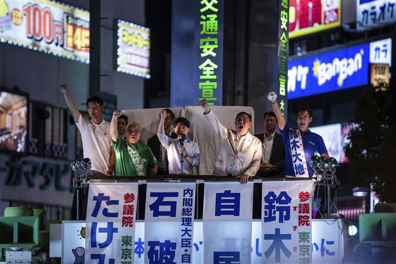 首相石破茂19日在東京為自家候選人站台。（圖／美聯社／達志影像）