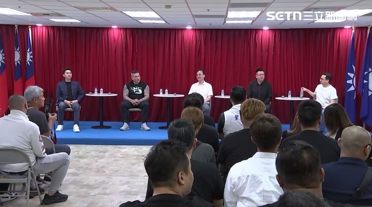 陳之漢到國民黨中央出席「青年不缺席！國民黨全國青年沙龍重磅登場，百名青年齊聚中央黨部發聲」活動。（圖／翻攝畫面）