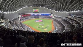 ▲中職36年明星賽，開場演唱中華民國國歌。（圖／記者劉彥池攝影）