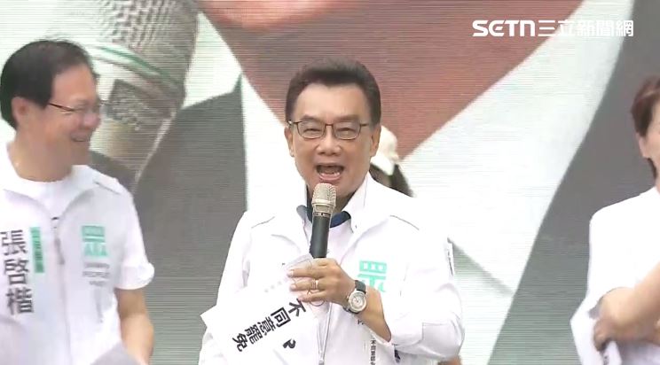 林國成爆髒話，張啟楷（左）當場笑了出來。（圖／翻攝畫面）