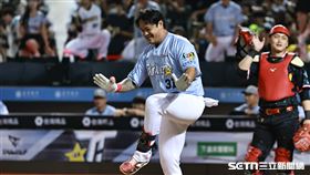 ▲中職36年明星賽，台灣隊游擊手林智勝打擊前跳《Sorry Sorry》。（圖／記者劉彥池攝影）