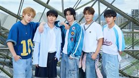 ▲DKB迷上台灣感性還去釣蝦，台中風景讓他們念念不忘。（圖／FU Entertainment提供） 