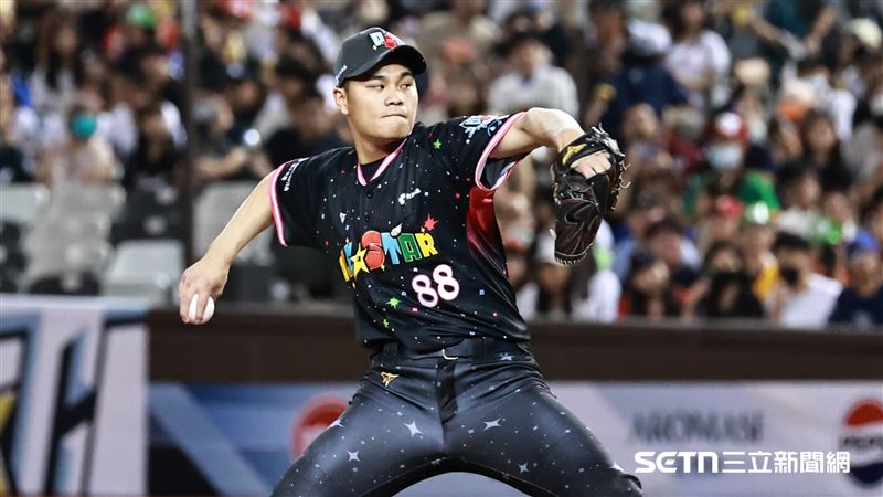 中職36年明星賽，明星隊外野手宋晟睿客串投手。（圖／記者劉彥池攝影）