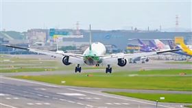 側風太狂！長榮班機「落地後拉升重飛」　圖／翻攝自Threads@jal_kana