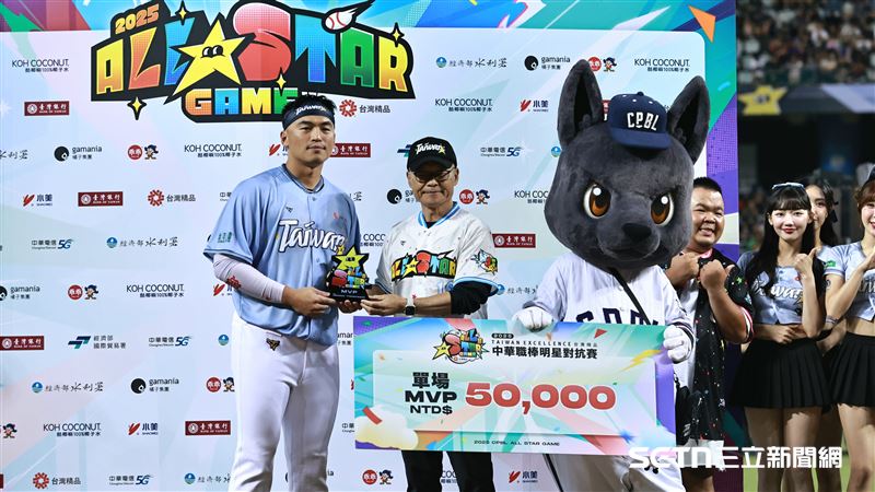 中職36年明星賽,台灣隊內野手朱育賢獲選單場MVP。(圖/記者劉彥池攝影)