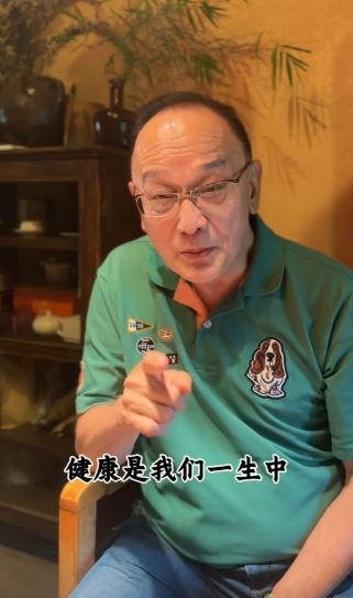 曹查理最近拍片透露,自己健康出狀況。(圖/翻攝自微博)