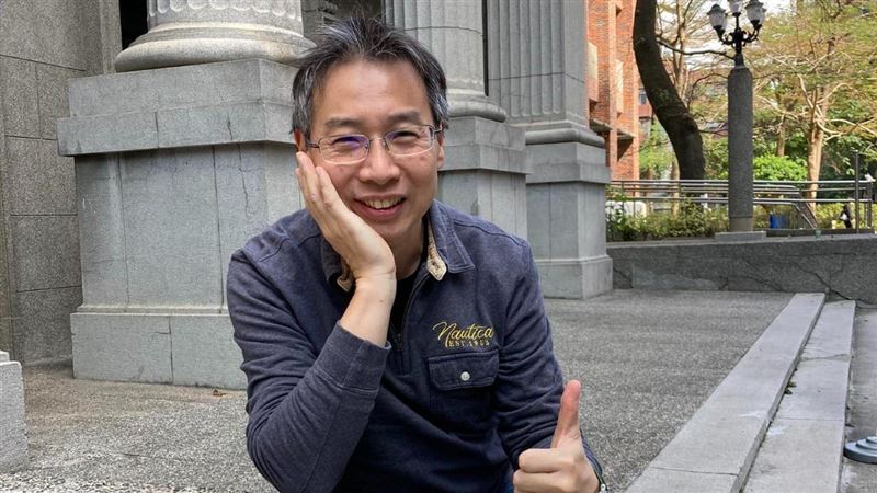 作家徐國能發文：「我不是一個很好的老師，但你們都是最好的學生，對不起～」獲簡奇陞親回應。（圖／翻攝自Thread @kneng0607）