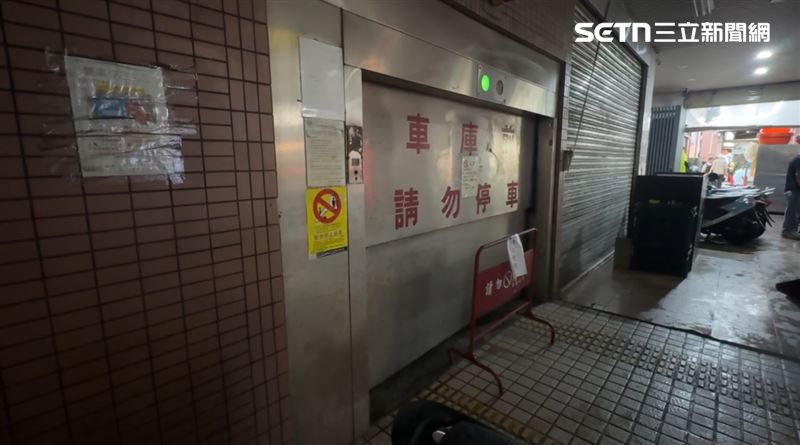 發生意外的機械車庫遭到封鎖。（圖／翻攝畫面）