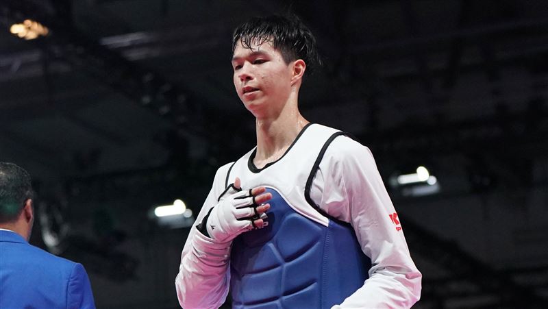台灣世大運跆拳道好手洪俊義奪男子80公斤級銀牌。(圖/大專體總提供)