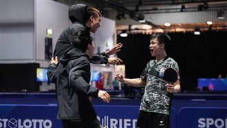 台灣男團擊敗中國摘金　奪冠瞬間抱成一團