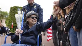 ▲曾參與二戰諾曼第登陸，美國老兵「傑克老爹」傑克．拉森（Jake Larson）102歲辭世。（圖／美聯社／達志影像）

