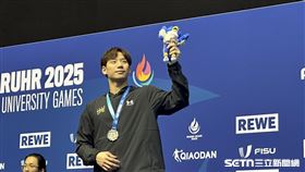▲台灣世大運游泳好手王冠閎在200公尺蝶式以0.26秒之差「銀恨」。（圖／記者蔡厚瑄攝影）