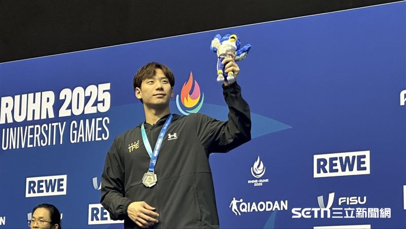台灣世大運游泳好手王冠閎在200公尺蝶式以0.26秒之差「銀恨」。(圖/記者蔡厚瑄攝影)