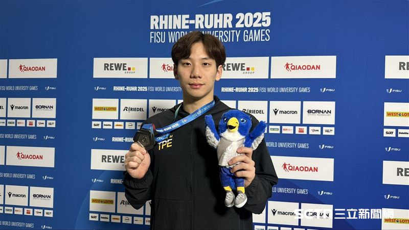 台灣世大運游泳好手王冠閎在200公尺蝶式以0.26秒之差「銀恨」。(圖/記者蔡厚瑄攝影)