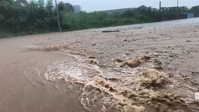 颱風「薇帕」外圍環流造成土石流。(圖/記者王浩源攝影)