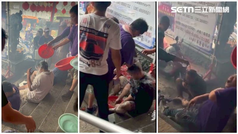 扛轎人員痛到坐在階梯上不斷哀號,眾人連忙幫忙澆水降溫。(圖/民眾提供)