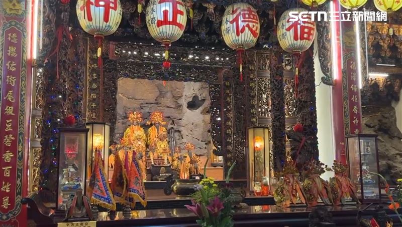 恆春鎮福德宮20日下午4時許,發生廟會鞭炮炸傷8人意外。(圖/記者朱俊傑攝影)