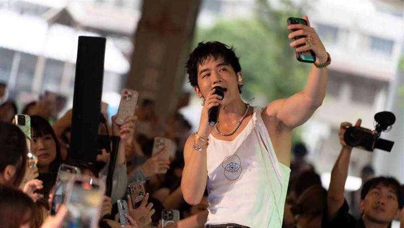 不只王嘉爾！小樂驚遇「外流事件」回應了