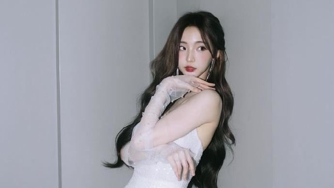 女星衝觀眾席痛哭　今稱飛升改名粉絲嚇瘋