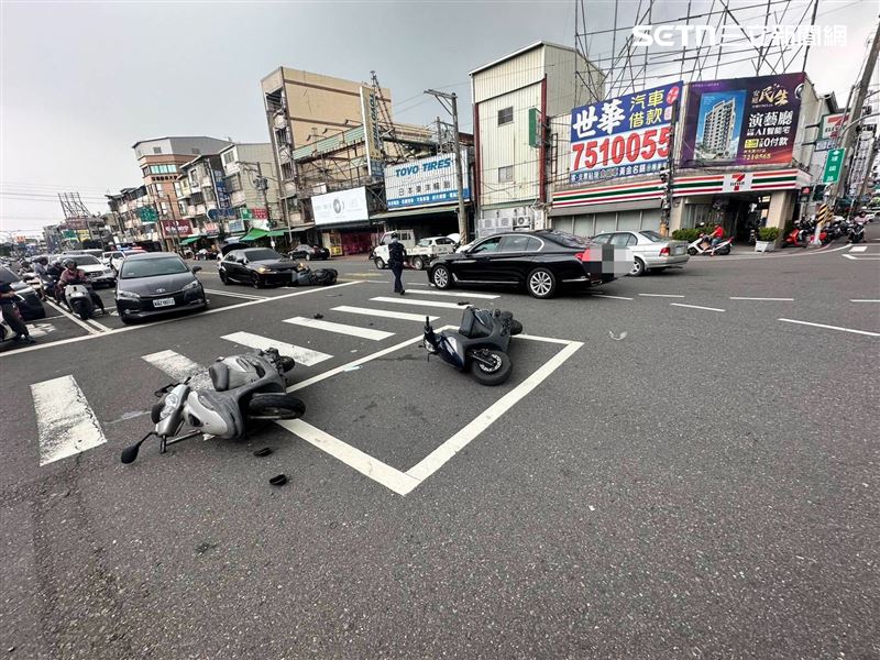 車禍頻繁，居民將矛頭指向燈號設置有問題。（圖／翻攝畫面）