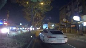 647萬「移動套房」，沒掛牌上路，賓士跑車，吃開罰(圖／翻攝畫面)