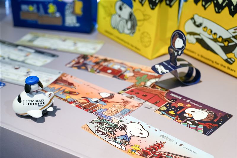 星宇航空的SNOOPY主題航班各式SNOOPY機上備品社群上大放異彩,尤其登機證去回程不同款式讓旅客為之驚艷