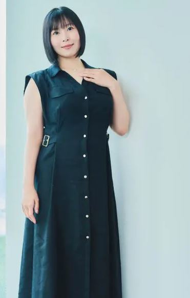 川奈桃果因教師薪資過低、工時過長，終轉戰AV界。（圖／翻攝自X）