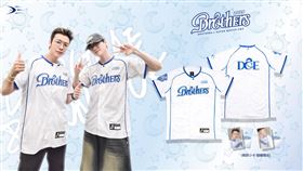 ▲中信兄弟與SUPER JUNIOR-D&E聯名限量球衣。（圖／中信兄弟提供）