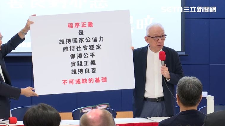 曹興誠今率罷團召開「善惡對決.掃除黑暗——726全民罷免護台灣」記者會。(圖/翻攝畫面)