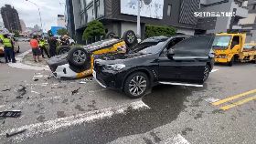 撞翻多元車1301
