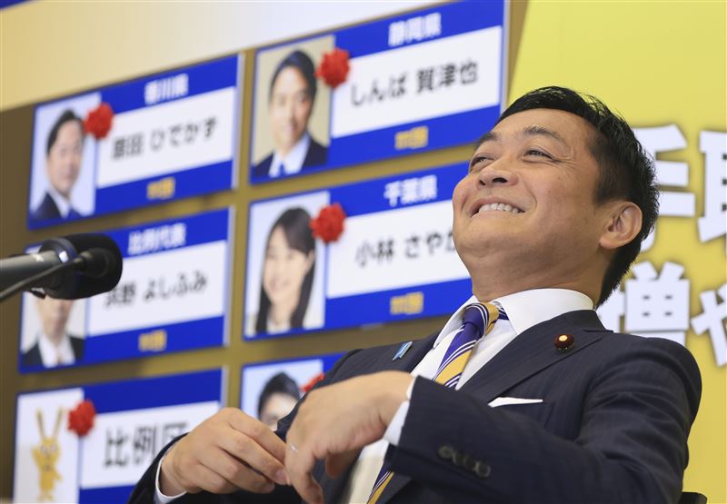 國民民主黨黨魁玉木雄一郎表示，該黨在此次選舉中的成長，反映出選民對其提高薪資承諾的期待。（圖／美聯社／達志影像）
