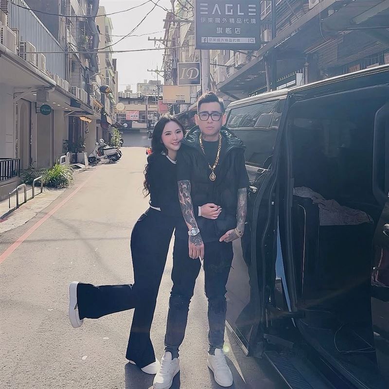 蹦闆和老婆啾咪育有1子。(圖/翻攝自蹦闆老婆IG)