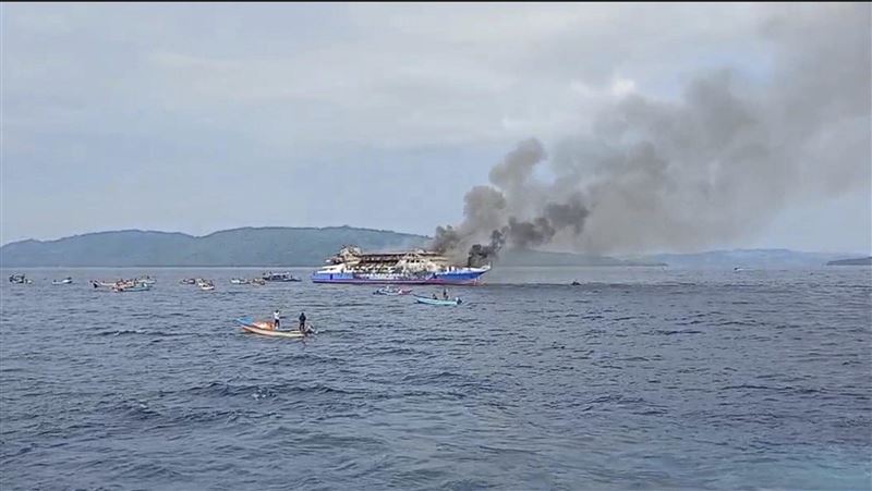300人搭客輪起火！竟「逾500倖存者獲救」